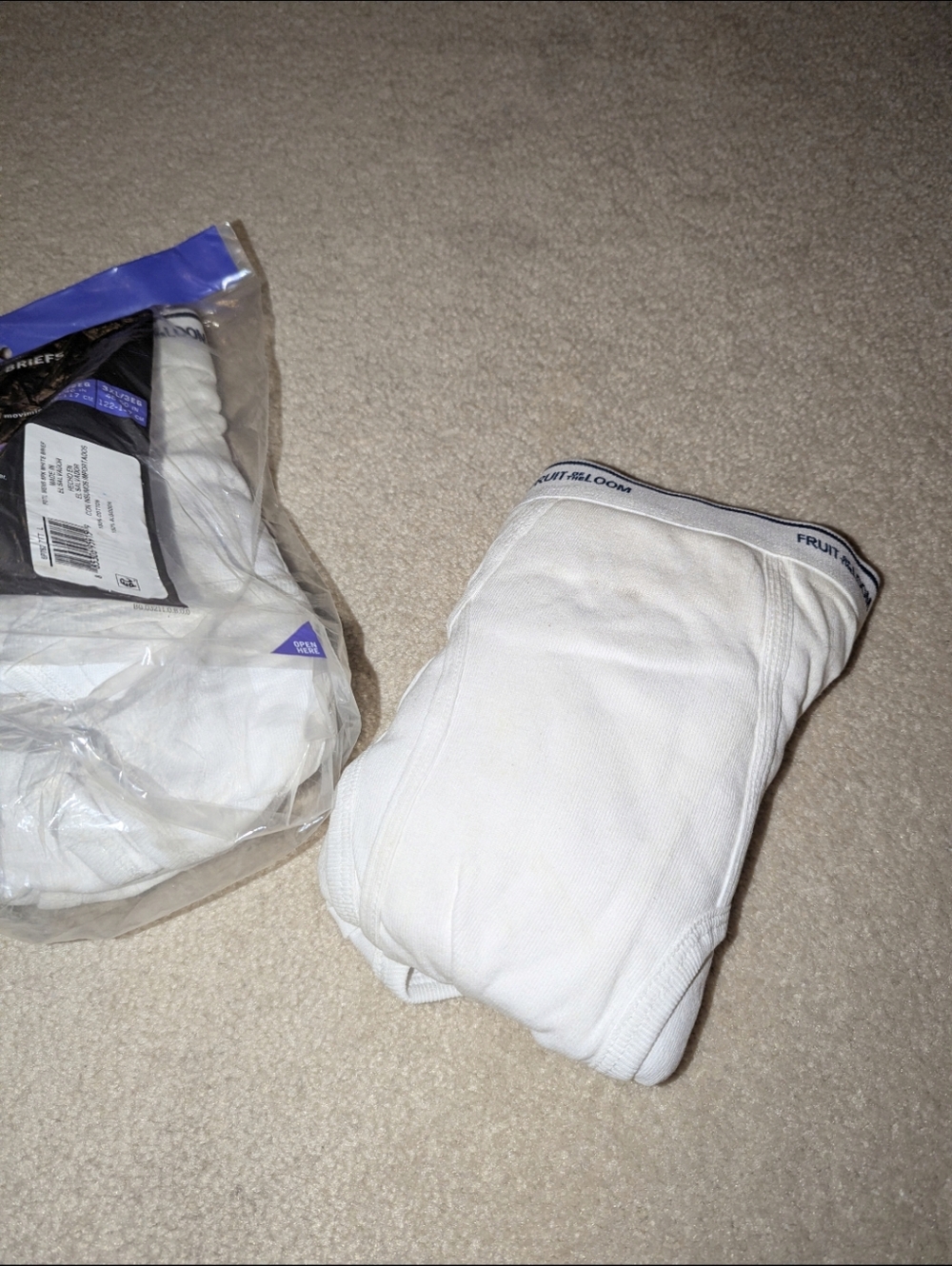 Fruit of the Loom Men’s White Tag-Free Briefs - Pack of 6 - Picture 7 of 8